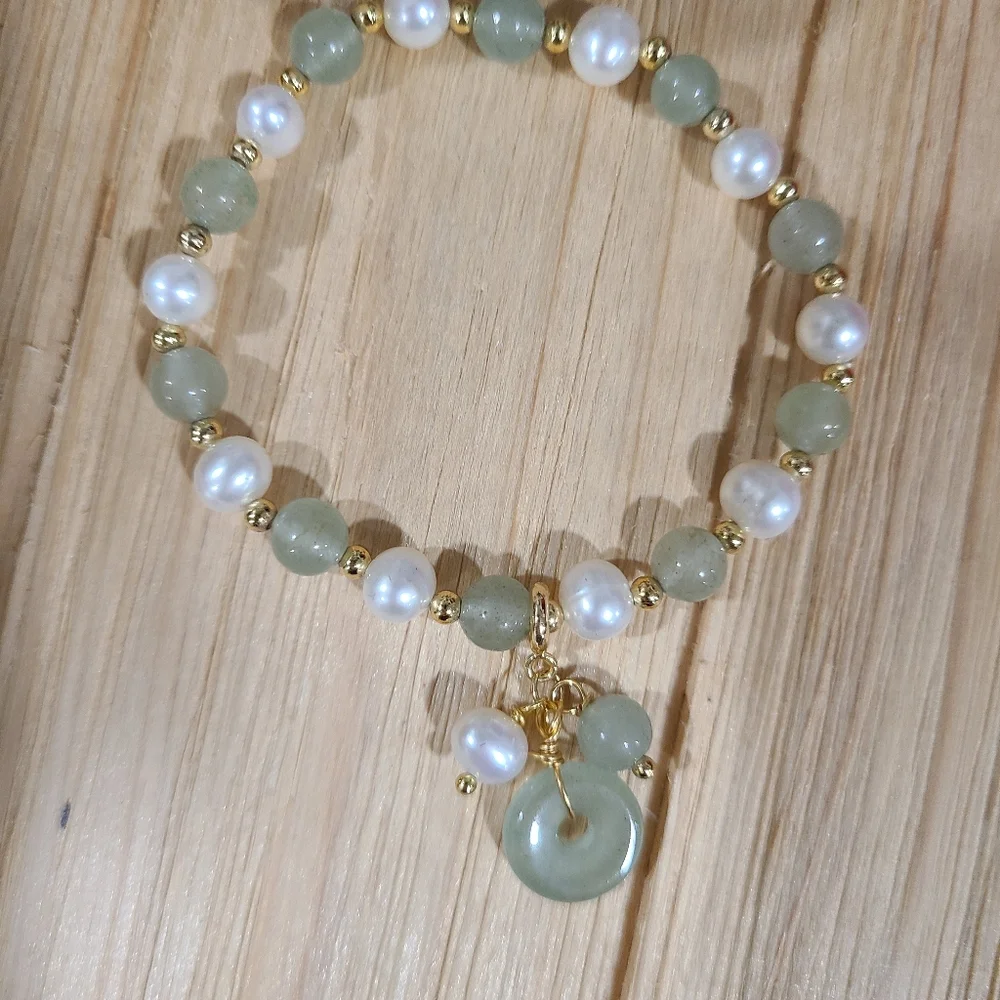 💚💚HOST PICK💚💚 STUNNING!! Jade and Freshwater Pearl Bracelet with GOLD Beadin - Picture 11 of 16